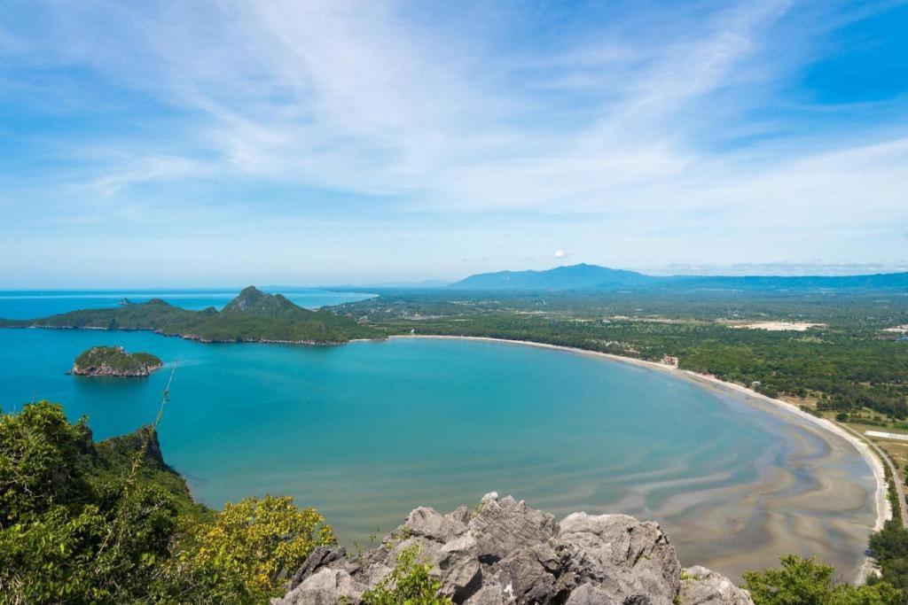 Prachuap Grand Hotel Prachuap Khiri Khan Bagian luar foto
