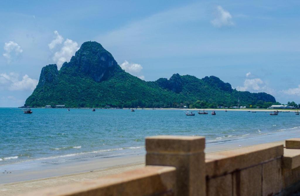 Prachuap Grand Hotel Prachuap Khiri Khan Bagian luar foto